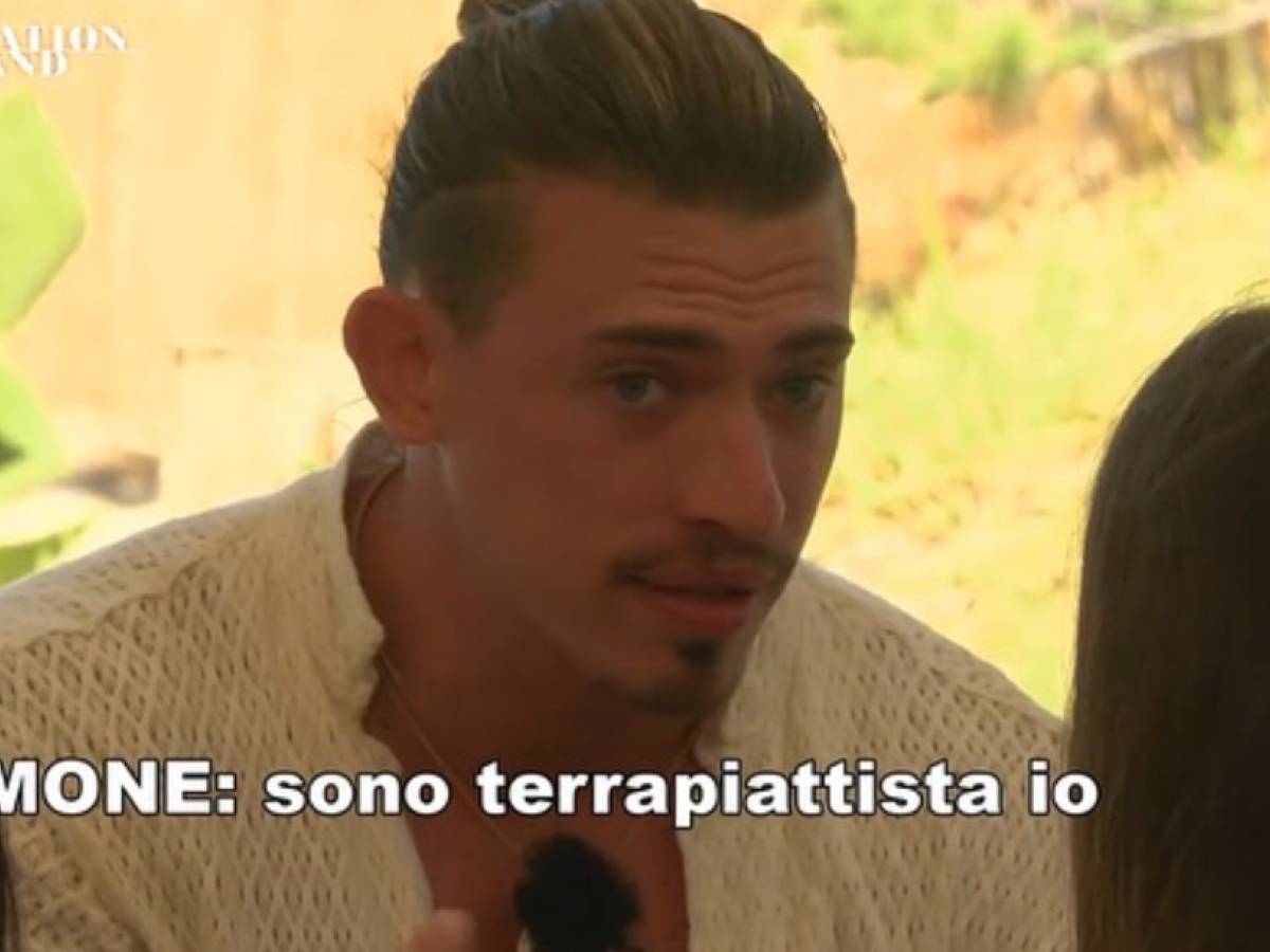 il terrapiattista di temptation island con i dubbi sui dinosauri e gli astronauti sulla luna