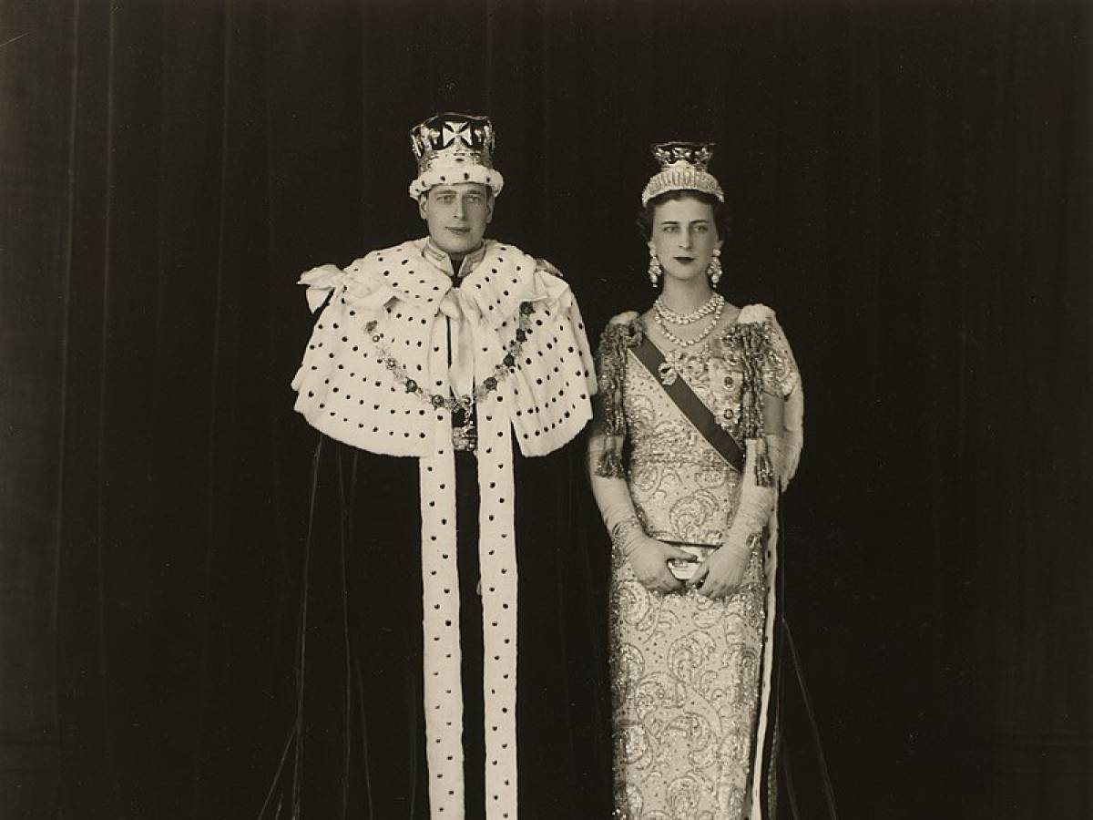 Le corone svedesi e il profumo da donna. La misteriosa morte del principe Giorgio, zio di Elisabetta II Le corone svedesi e il profumo da donna. La misteriosa morte del principe Giorgio, zio di Elisabetta II