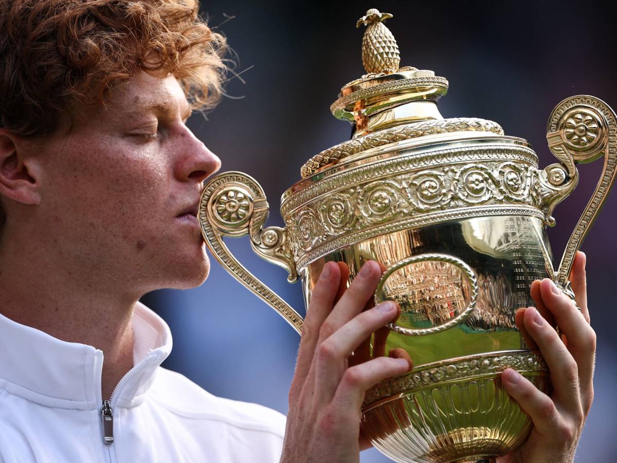 Wimbledon, perché sul trofeo maschile c’è un ananas: il significato che si cela dietro questo simbolo Wimbledon, perché sul trofeo maschile c’è un ananas: il significato che si cela dietro questo simbolo