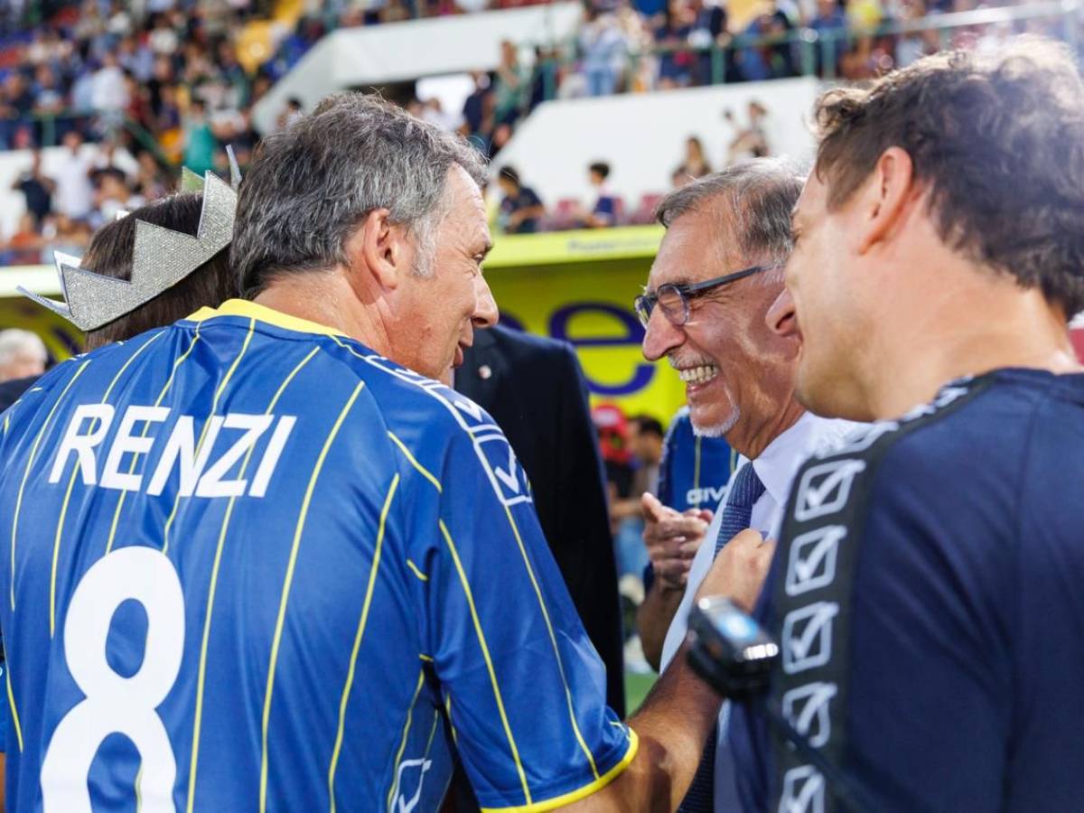 Partita del cuore, politici e cantanti in campo per solidarietà. La Russa allenatore