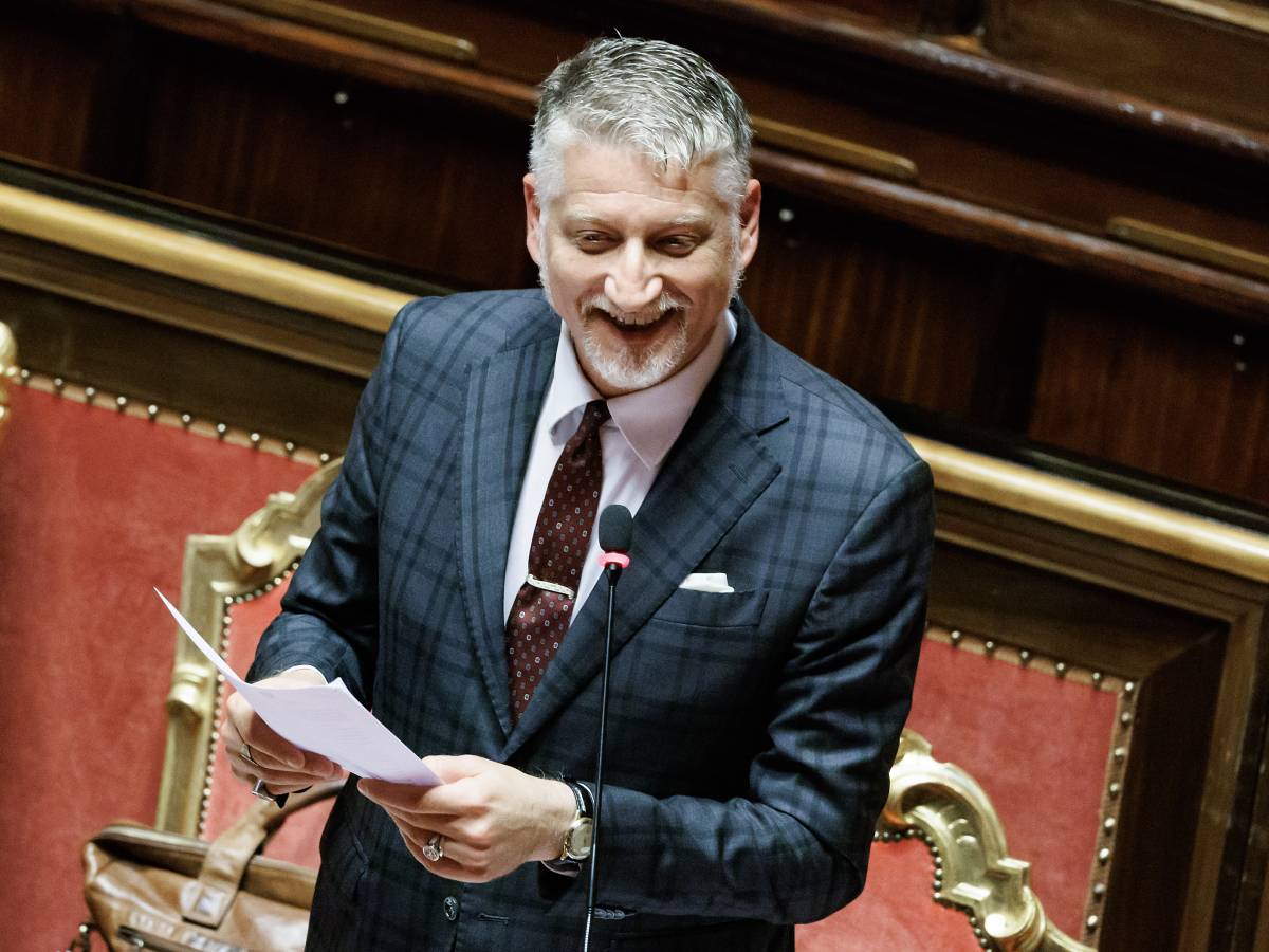 Il ministro Giuli: "Sgombero Casa Pound? No, se risponde a criteri di legalità" Il ministro Giuli: "Sgombero Casa Pound? No, se risponde a criteri di legalità"