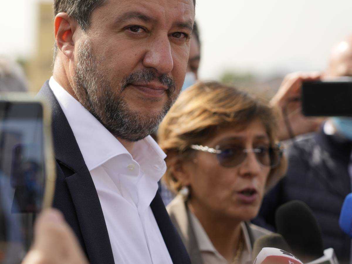 Assolvere Salvini è reato Assolvere Salvini è reato