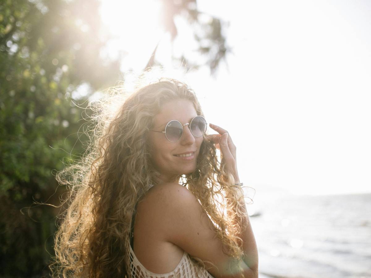 Capelli, come trattarli al mare: 5 errori più comuni che facciamo Capelli, come trattarli al mare: 5 errori più comuni che facciamo