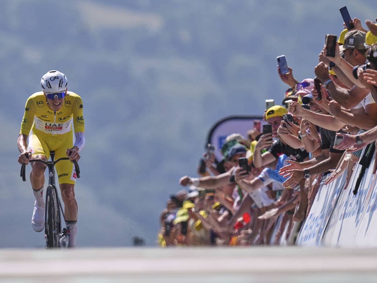 Tour, Pogacar ha umiliato tutti: ecco cosa ha fatto Tour, Pogacar ha umiliato tutti: ecco cosa ha fatto