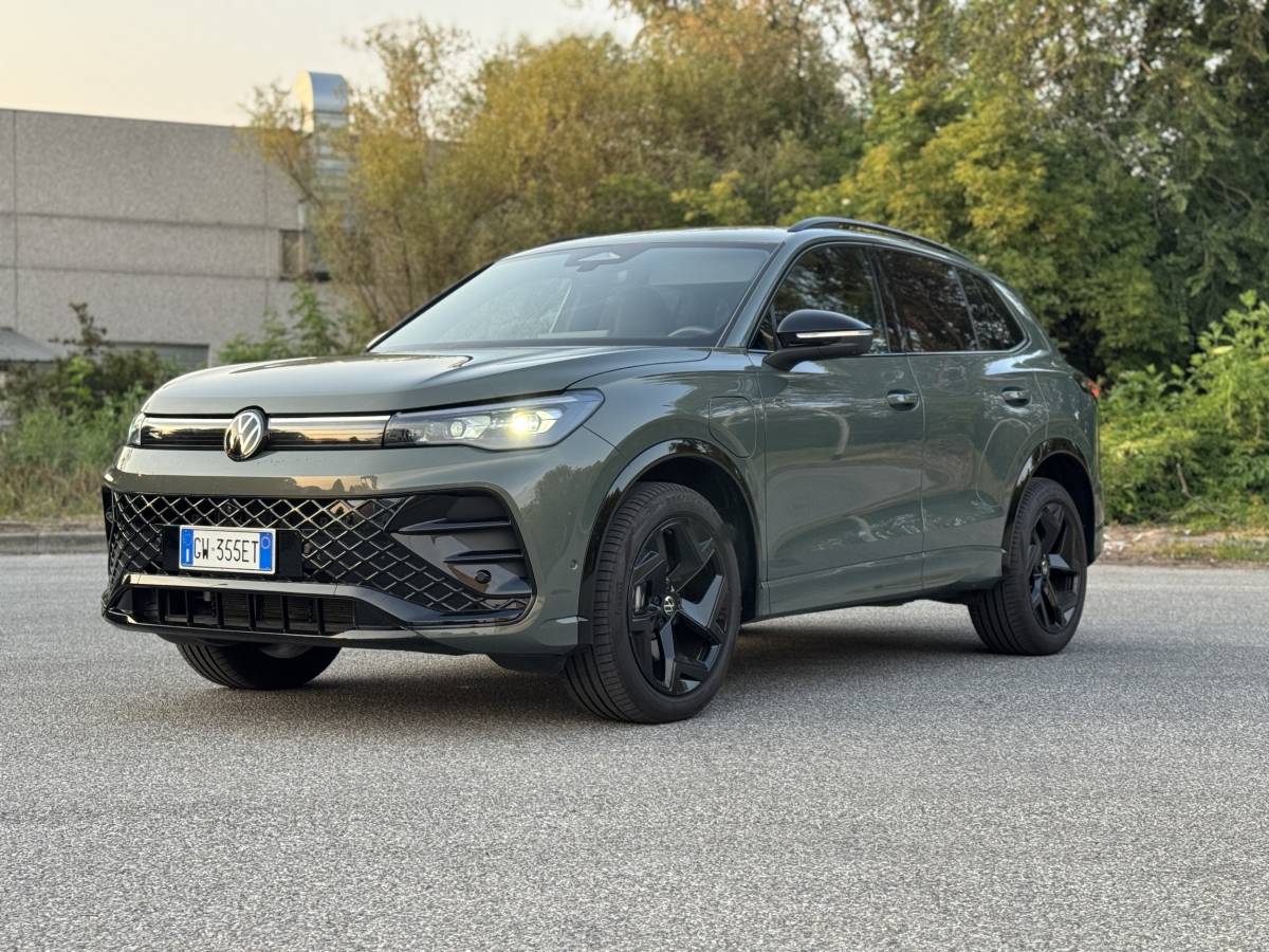 Volkswagen Tiguan eHybrid 2025: oltre 100 km a zero emissioni, senza sacrificare comfort e abitabilità Volkswagen Tiguan eHybrid 2025: oltre 100 km a zero emissioni, senza sacrificare comfort e abitabilità