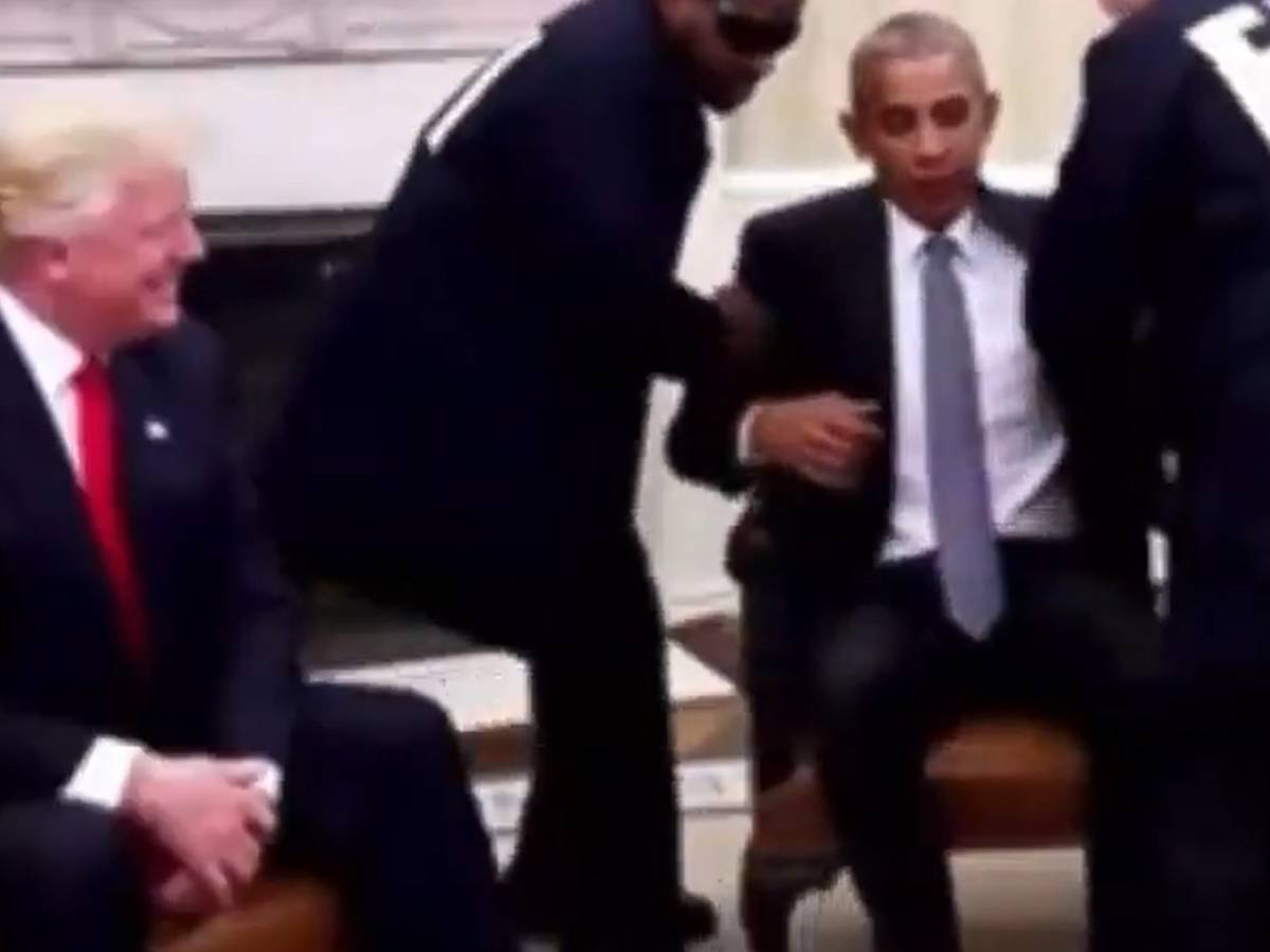 obama in manette trump sorride cosa c 232 dietro al video ai choc che fa impazzire i social