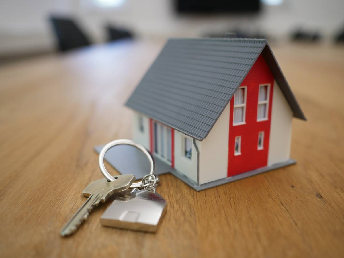Detrazione delle spese per l’agenzia immobiliare nel 730: come funziona e chi può richiederla