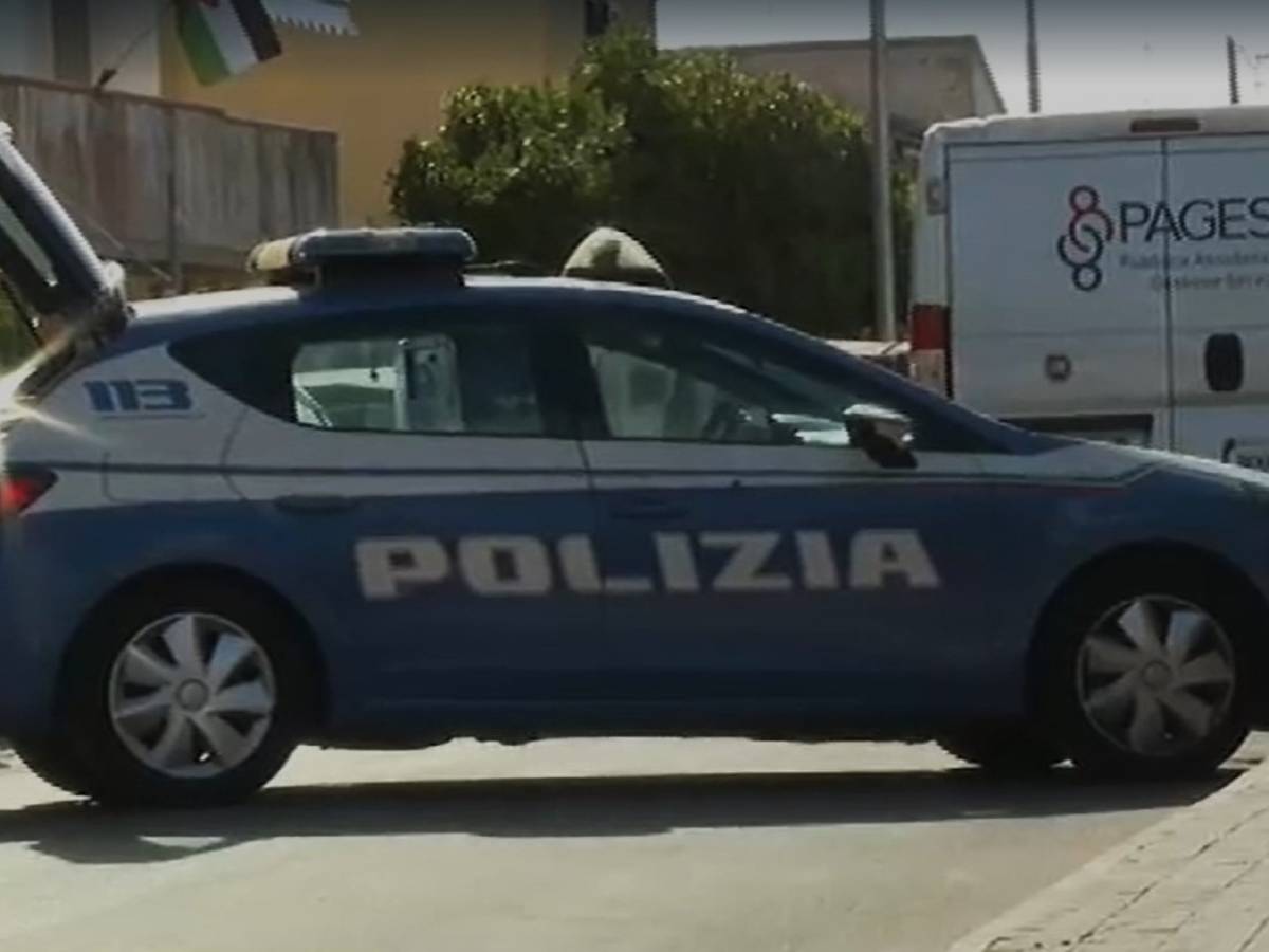 Omicidio suicidio a Pisa, guardia giurata uccide la compagna, chiama i carabinieri, poi si toglie la vita Omicidio suicidio a Pisa, guardia giurata uccide la compagna, chiama i carabinieri, poi si toglie la vita