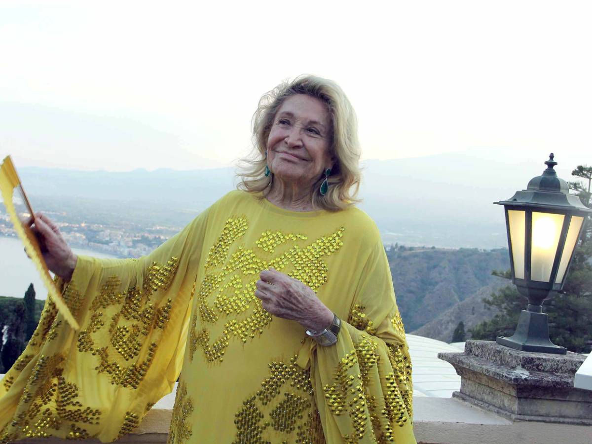 La povertà, il titolo di contessa, i suoi amanti: le tante vite di Marta Marzotto