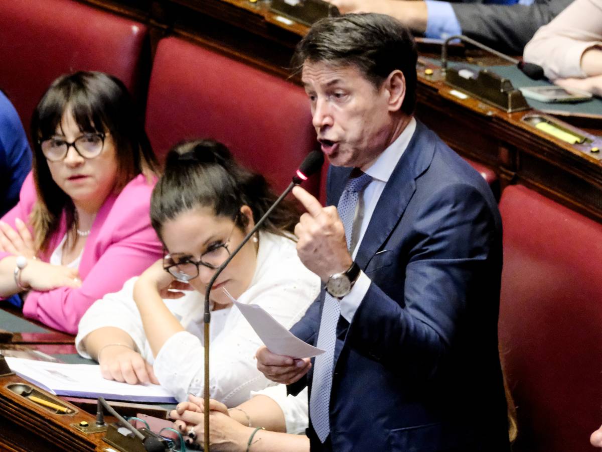 conte fa la morale ai candidati ma dimentica i suoi indagati