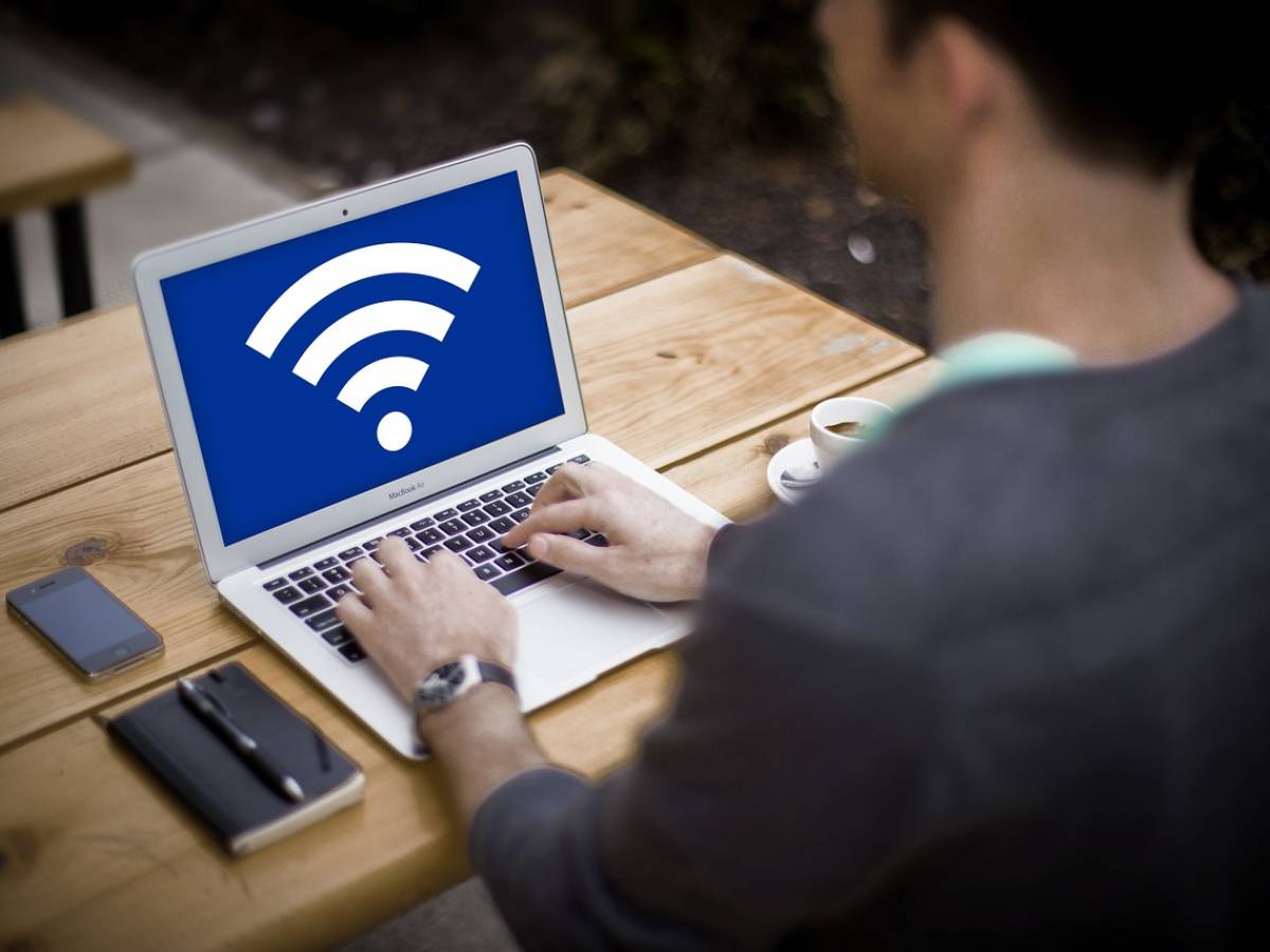 qualcuno ruba il tuo wi fi ecco come scoprirlo e come proteggerti