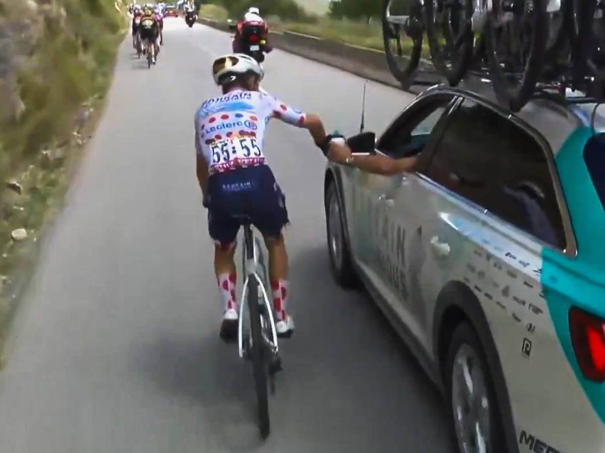 Tour de France, bufera su Martinez. Cos Tour de France, bufera su Martinez. Cos