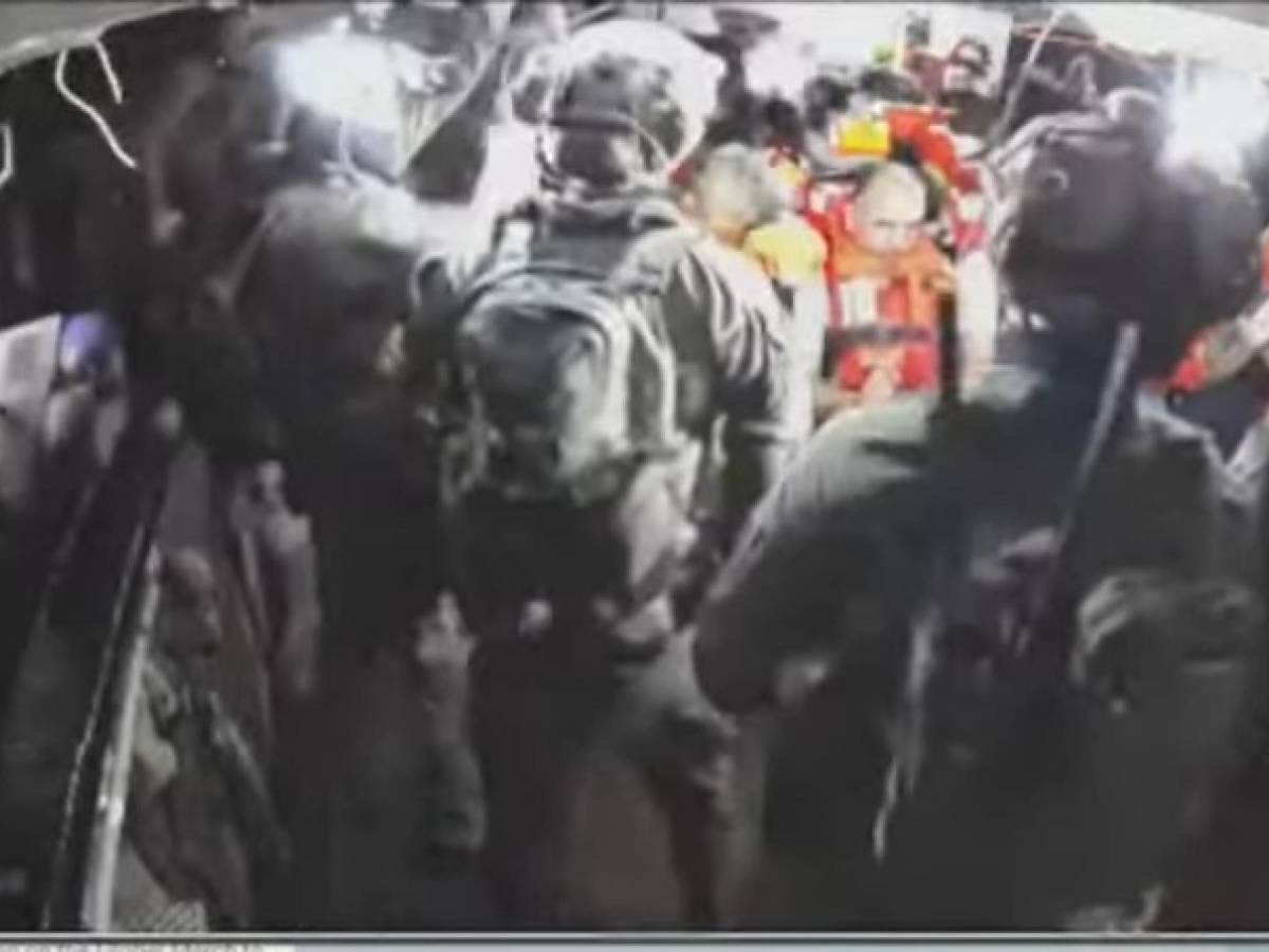 Israele intercetta la barca degli attivisti pro Pal verso Gaza e loro fischiettano "Bella Ciao" Israele intercetta la barca degli attivisti pro Pal verso Gaza e loro fischiettano "Bella Ciao"