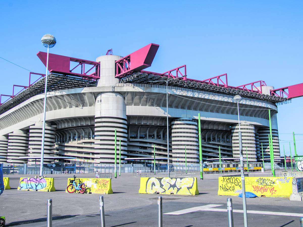 il silenzio tradito sugli spalti da Ilgiornale.it il silenzio tradito sugli spalti