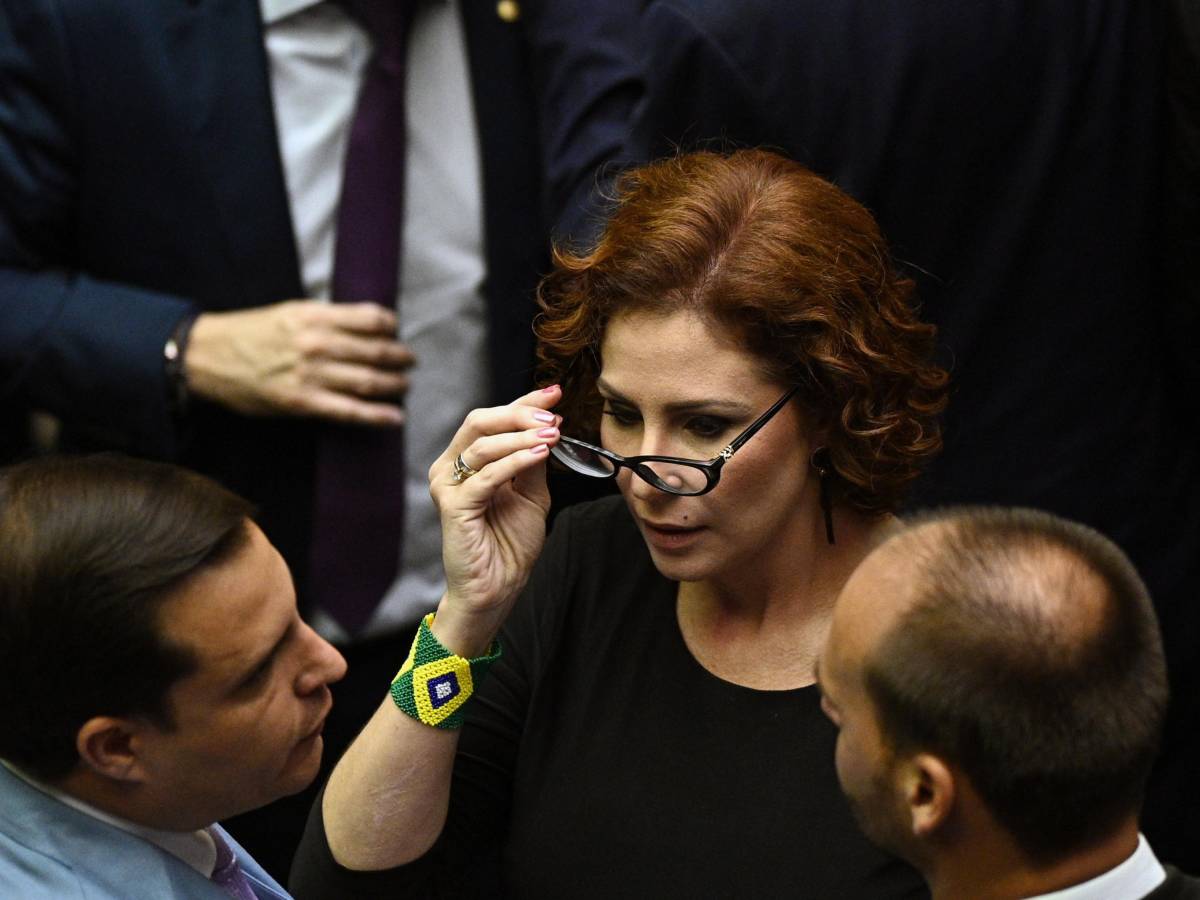 Arrestata a Roma Carla Zambelli, deputata italo brasiliana condannata per hackeraggio Arrestata a Roma Carla Zambelli, deputata italo brasiliana condannata per hackeraggio
