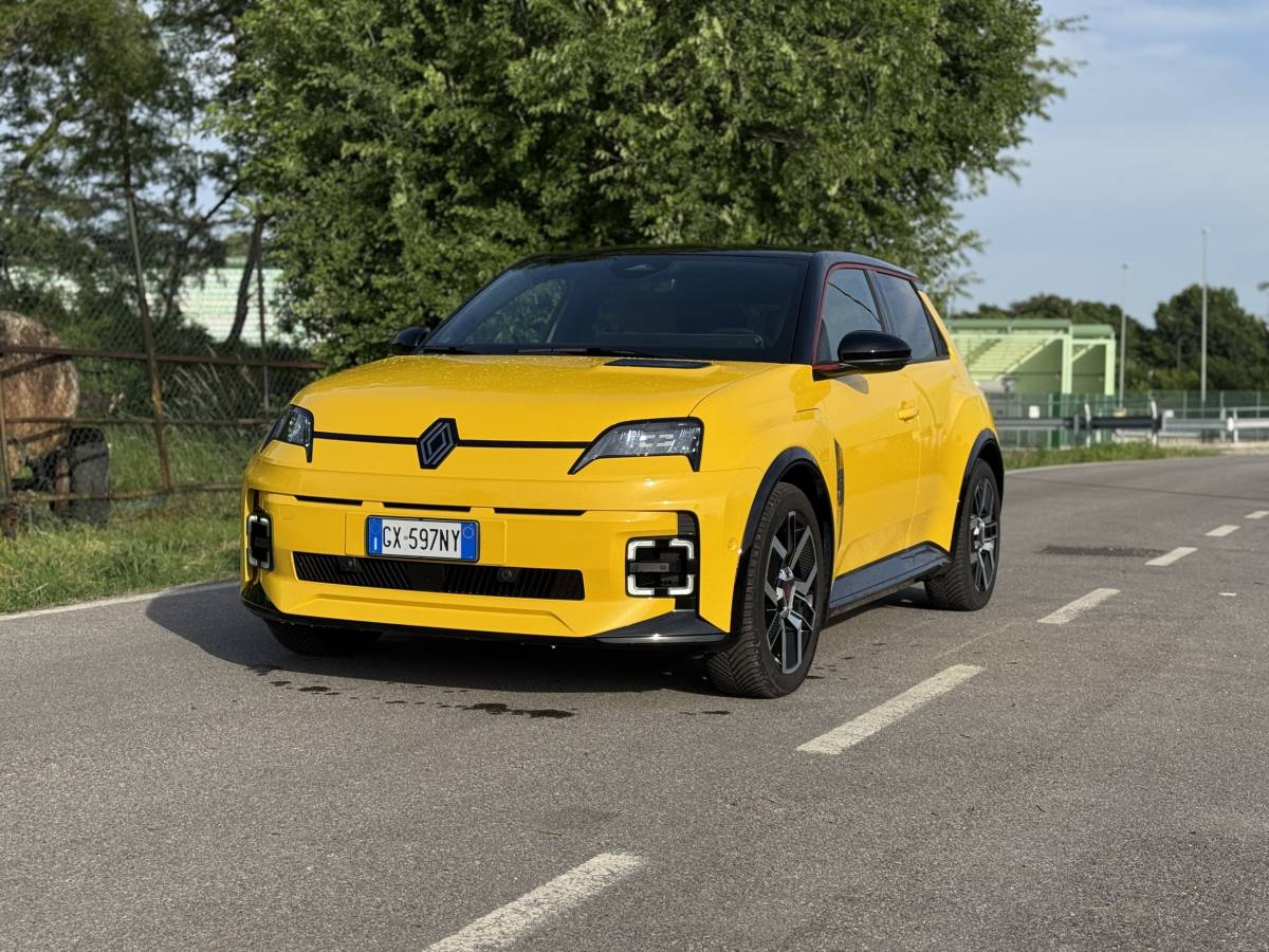 Renault 5 E-Tech: guarda la gallery della nuova elettrica dal design iconico 3