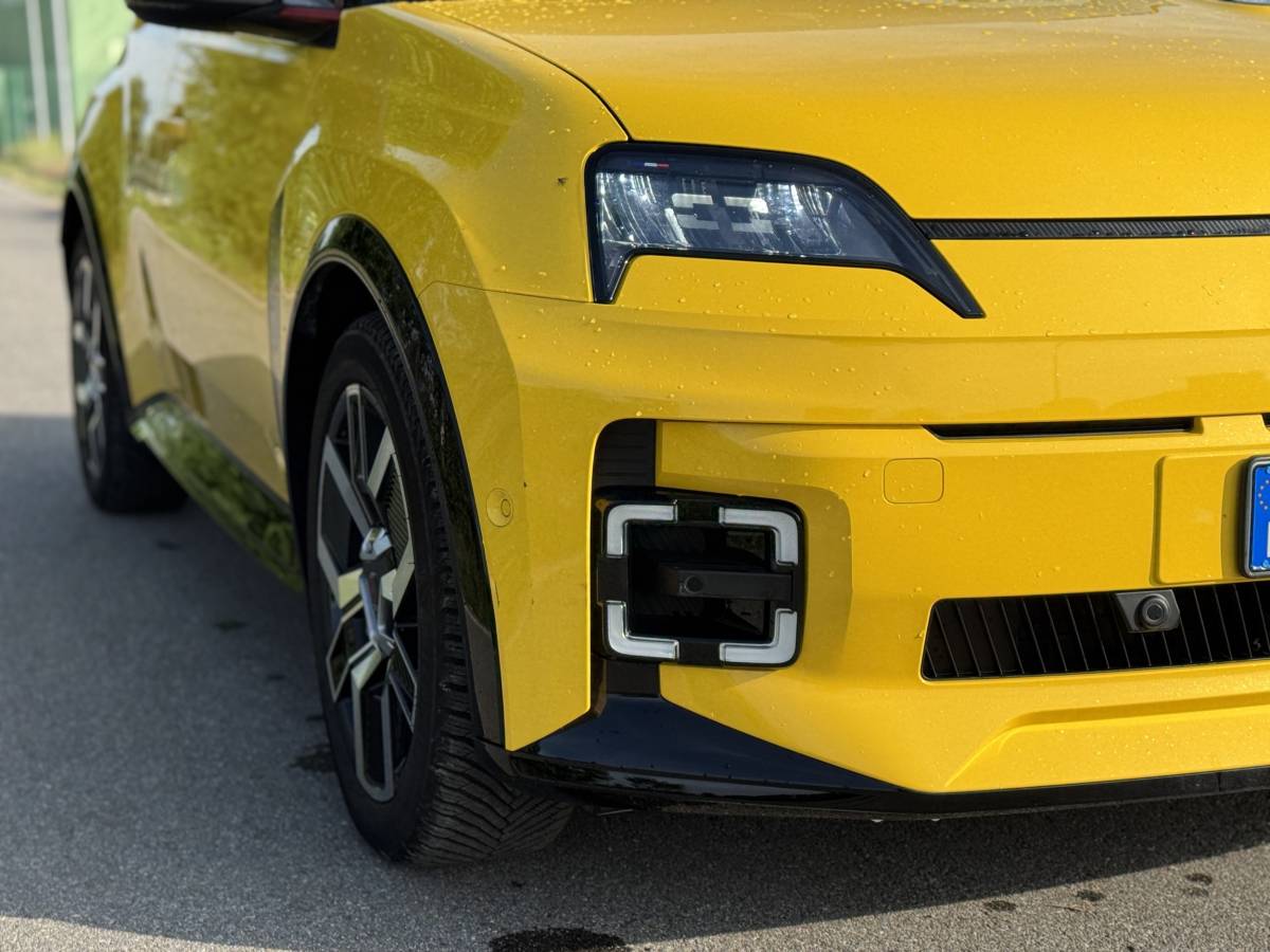 Renault 5 E-Tech: guarda la gallery della nuova elettrica dal design iconico 6
