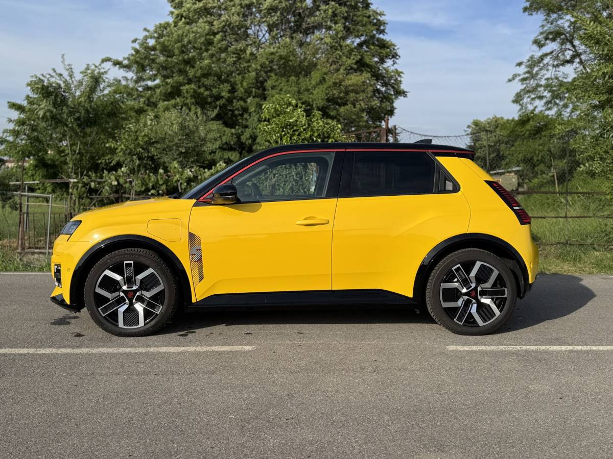 Renault 5 E-Tech: guarda la gallery della nuova elettrica dal design iconico 7