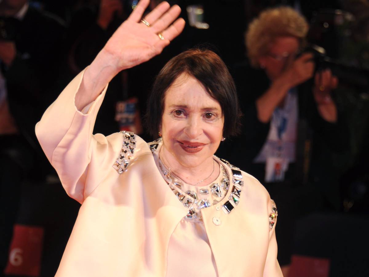 Adriana Asti è morta nel sonno. La signora del teatro e del cinema aveva 94 anni
