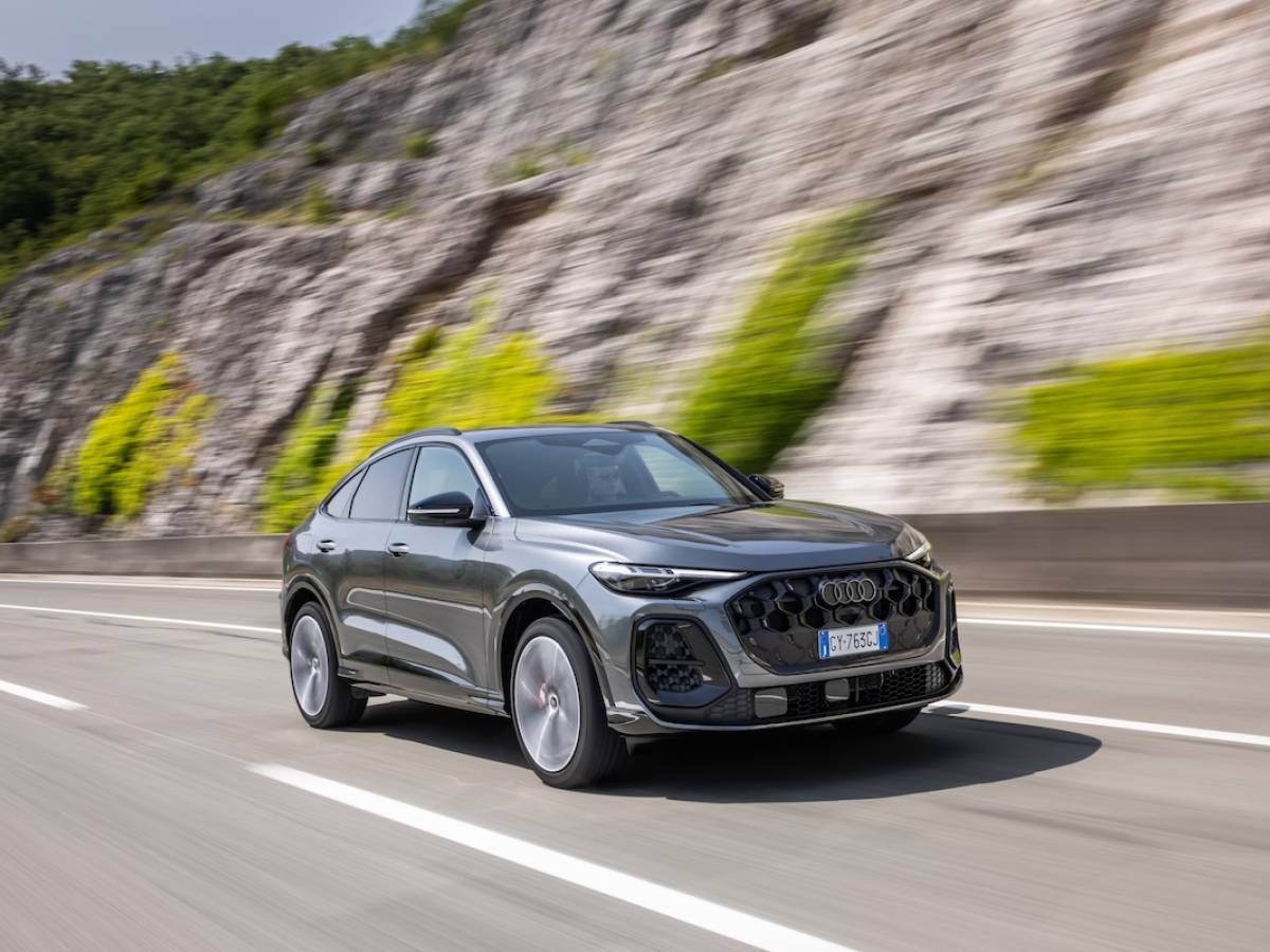 Nuova Audi Q5 Sportback, muscolosa e sportiva: motori ibridi