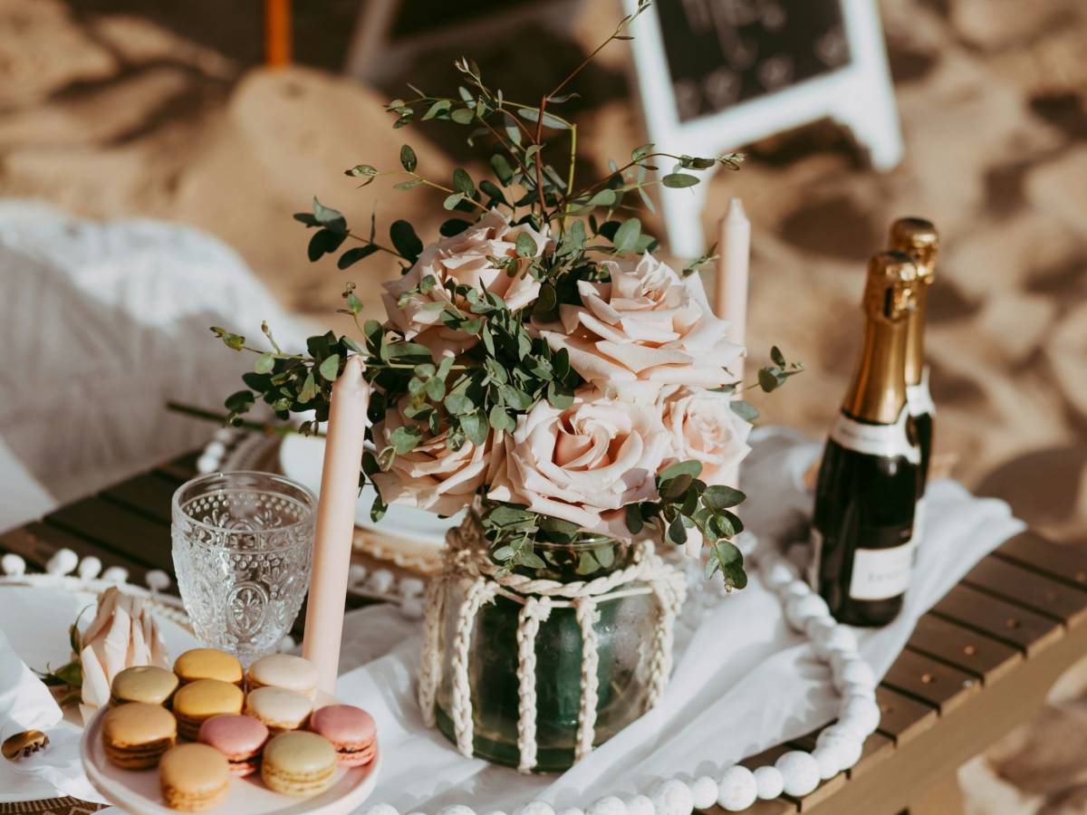 over e anniversario di matrimonio le 5 idee da sogno per una cerimonia sulla spiaggia