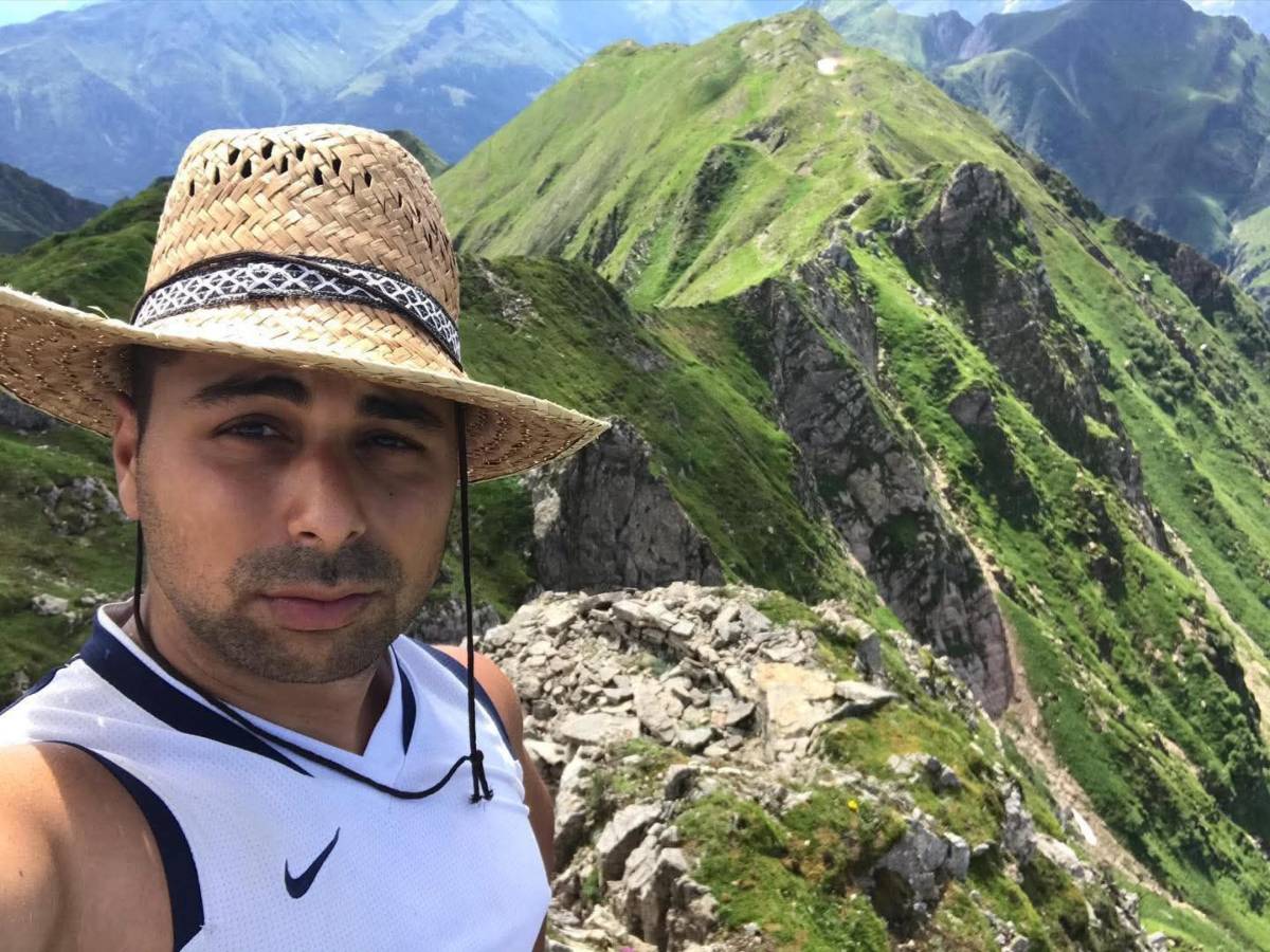 avvelenato e fatto a pezzi da madre e compagna