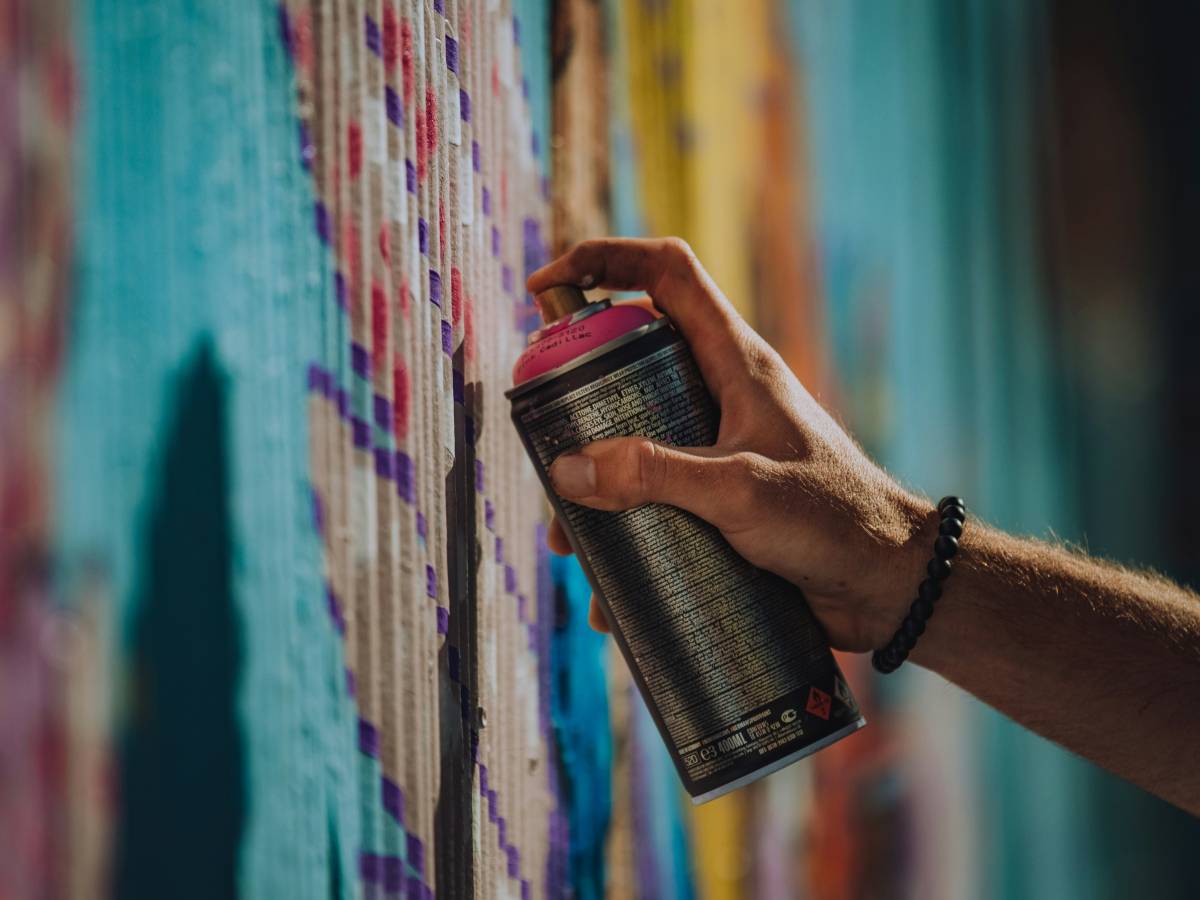 Writer bloccato per un graffito, aveva mille file pedopornografici