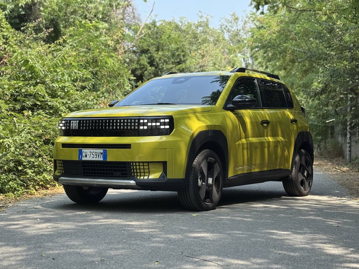 fiat grande panda elettrica la compatta che sorprende al volante