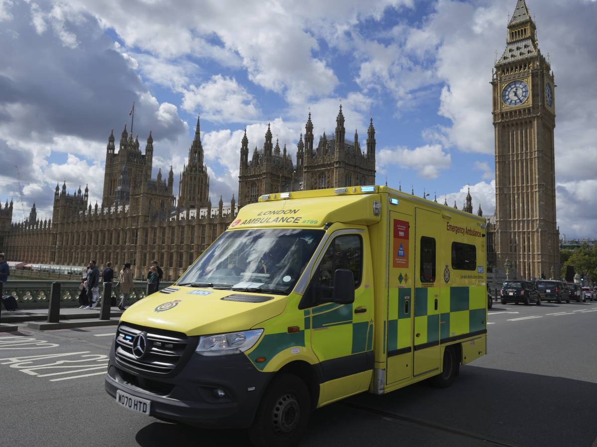 Londra, scandalo nella sanità: per gli immigrati tutto gratis, dal dentista agli occhiali Londra, scandalo nella sanità: per gli immigrati tutto gratis, dal dentista agli occhiali