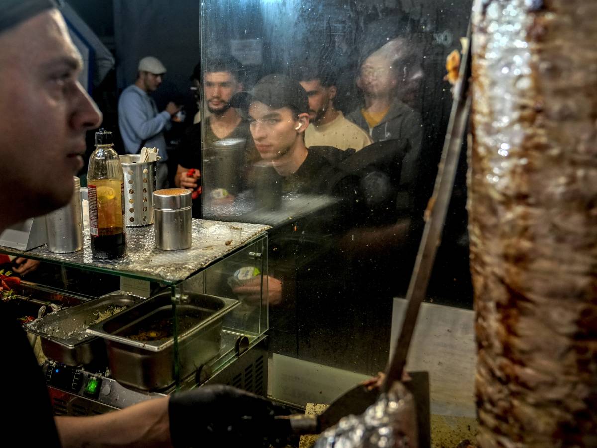 lo sciopero del kebab a rischio lo street food favorito dai tedeschi