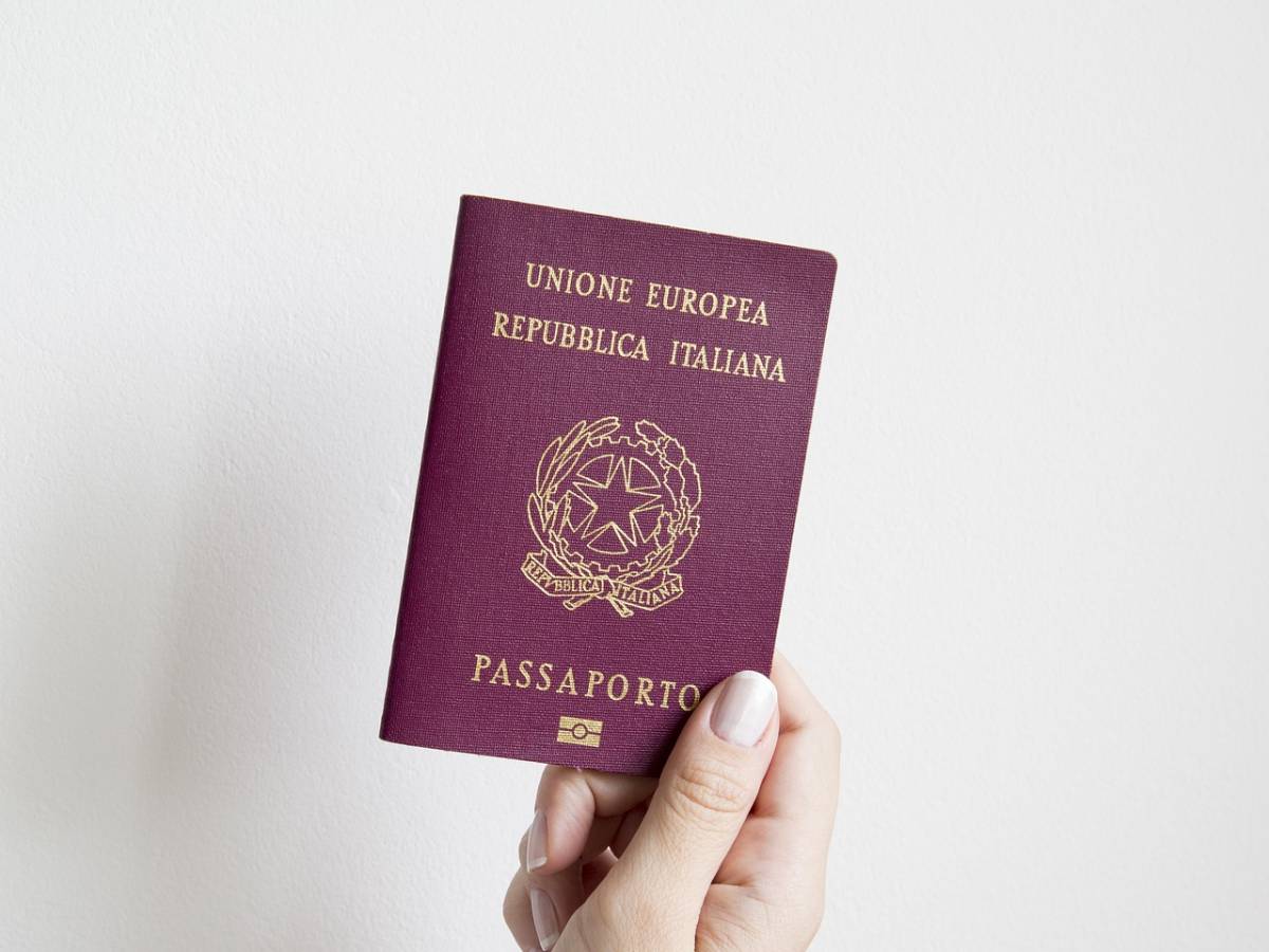 Ti hanno rubato o hai perso i documenti in viaggio? A chi rivolgersi e cosa fare Ti hanno rubato o hai perso i documenti in viaggio? A chi rivolgersi e cosa fare