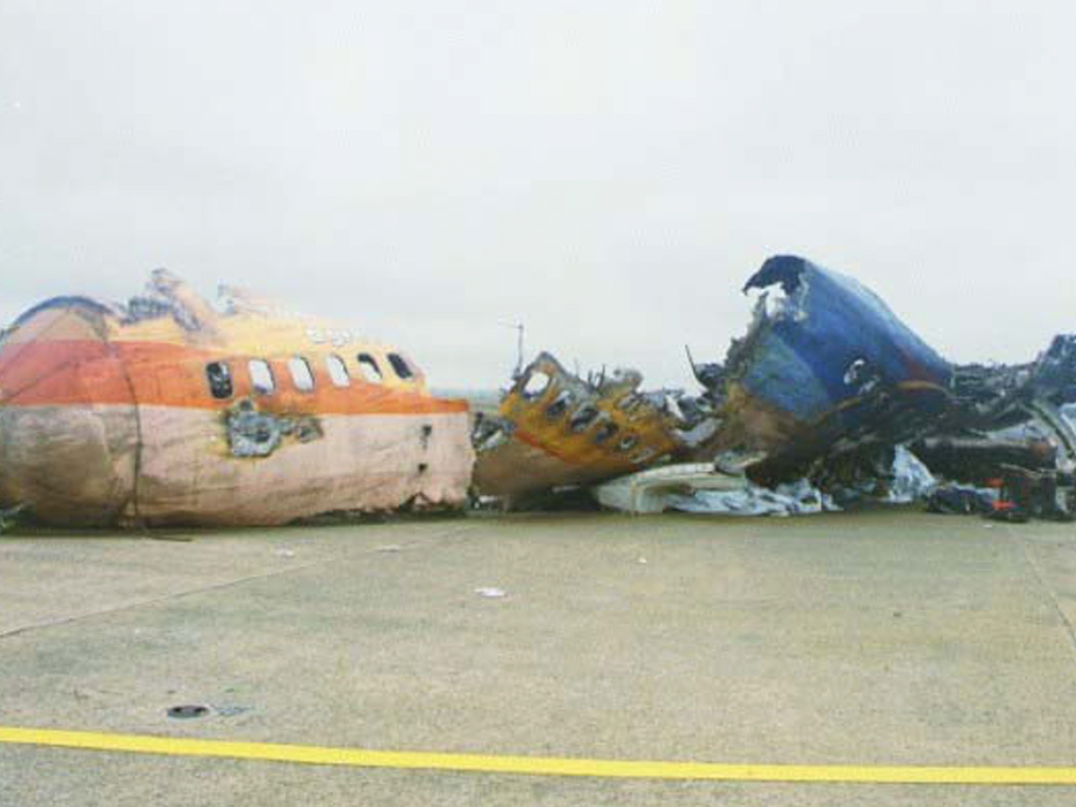 La pioggia, il decollo dalla pista sbagliata, lo schianto. Gli 83 morti sul Singapore Airlines SQ006 La pioggia, il decollo dalla pista sbagliata, lo schianto. Gli 83 morti sul Singapore Airlines SQ006