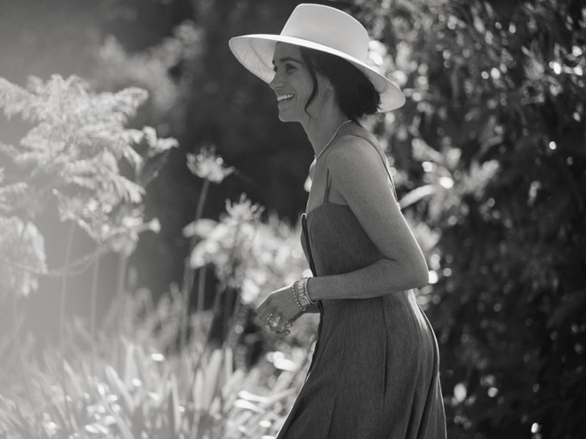 meghan markle sfrutta pure il compleanno per vendere il suo champagne