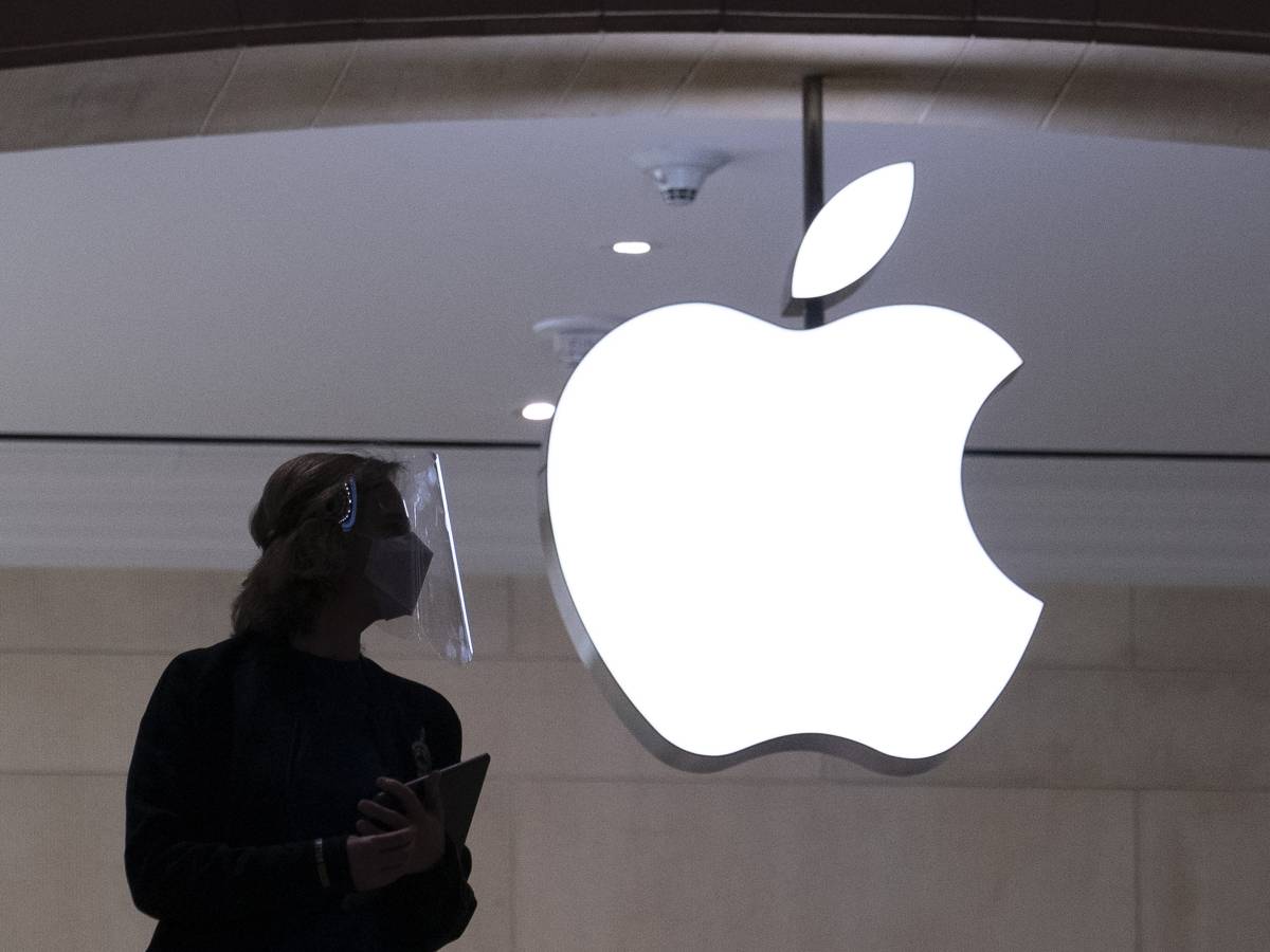 apple cede a trump annunciati 100 miliardi di investimenti in usa per evitare i dazi su iphone