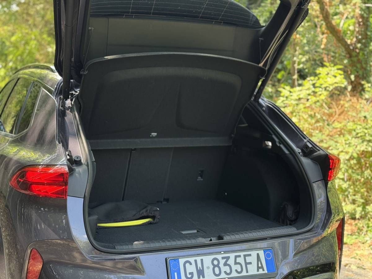 Cupra Terramar: guarda la gallery dell'ibrido da 272 CV 9