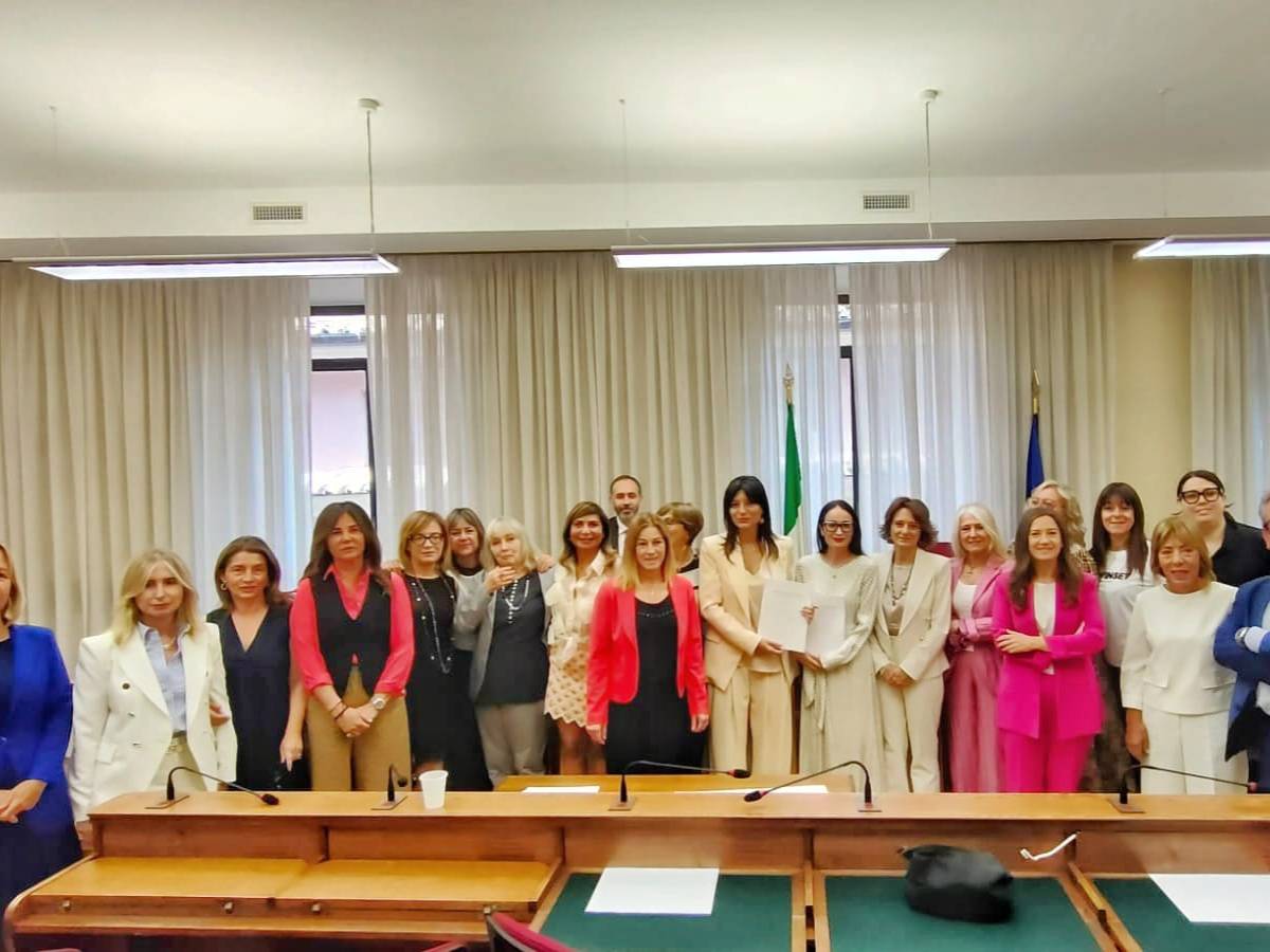La commissione bicamerale di inchiesta sul femminicidio e violenza di genere approva all La commissione bicamerale di inchiesta sul femminicidio e violenza di genere approva all