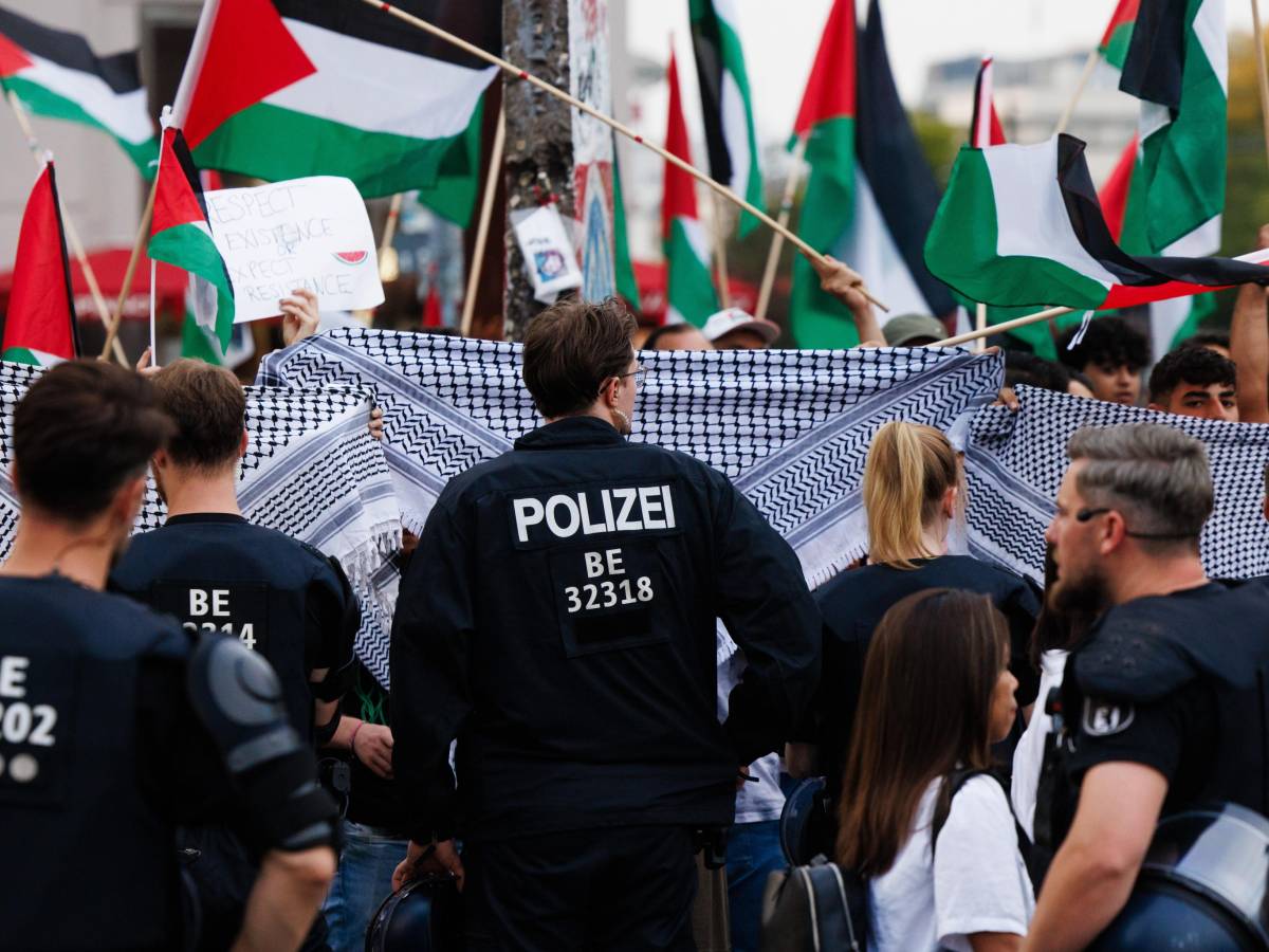 A Berlino la sinistra fa una festa a braccetto coi fiancheggiatori di Hamas