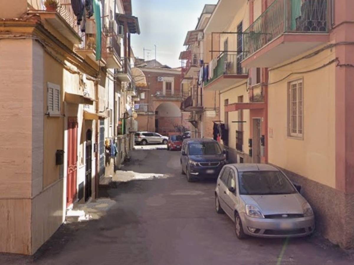 l accoltella a morte poi la fuga l orrore del marocchino sulla ex a foggia