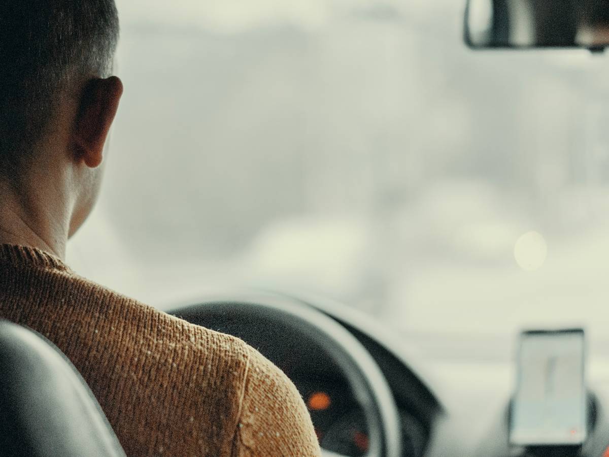 Bollo auto, esenzioni per redditi bassi e per chi possiede vetture elettriche o ibride: cosa cambia dal 2026