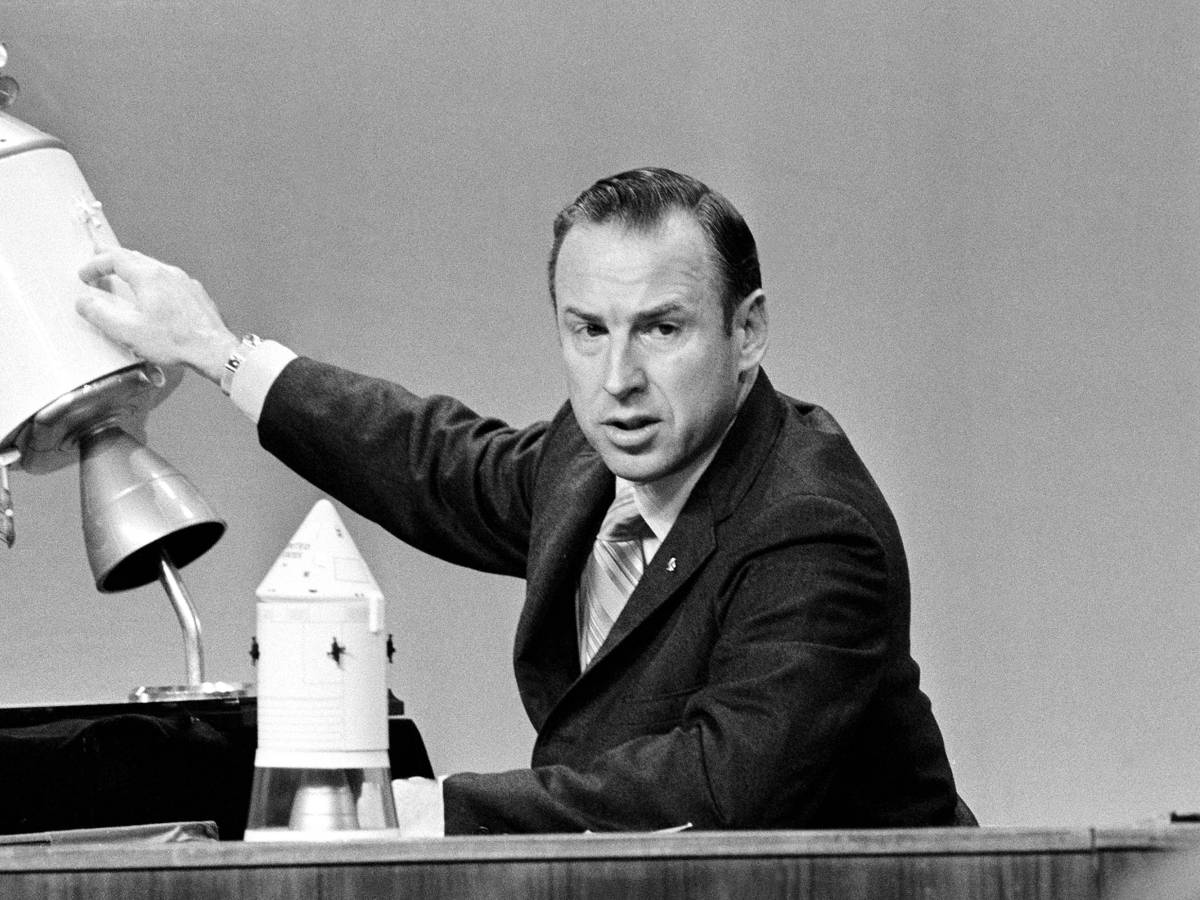 morto a 97 anni l astronuata james lovell suo l sos houston abbiamo un problema