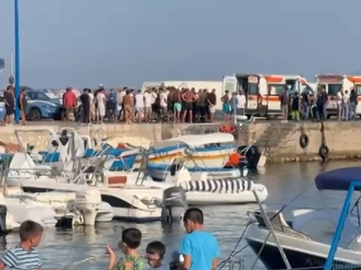 Tragedia a Mondello, cade in acqua e finisce sull Tragedia a Mondello, cade in acqua e finisce sull