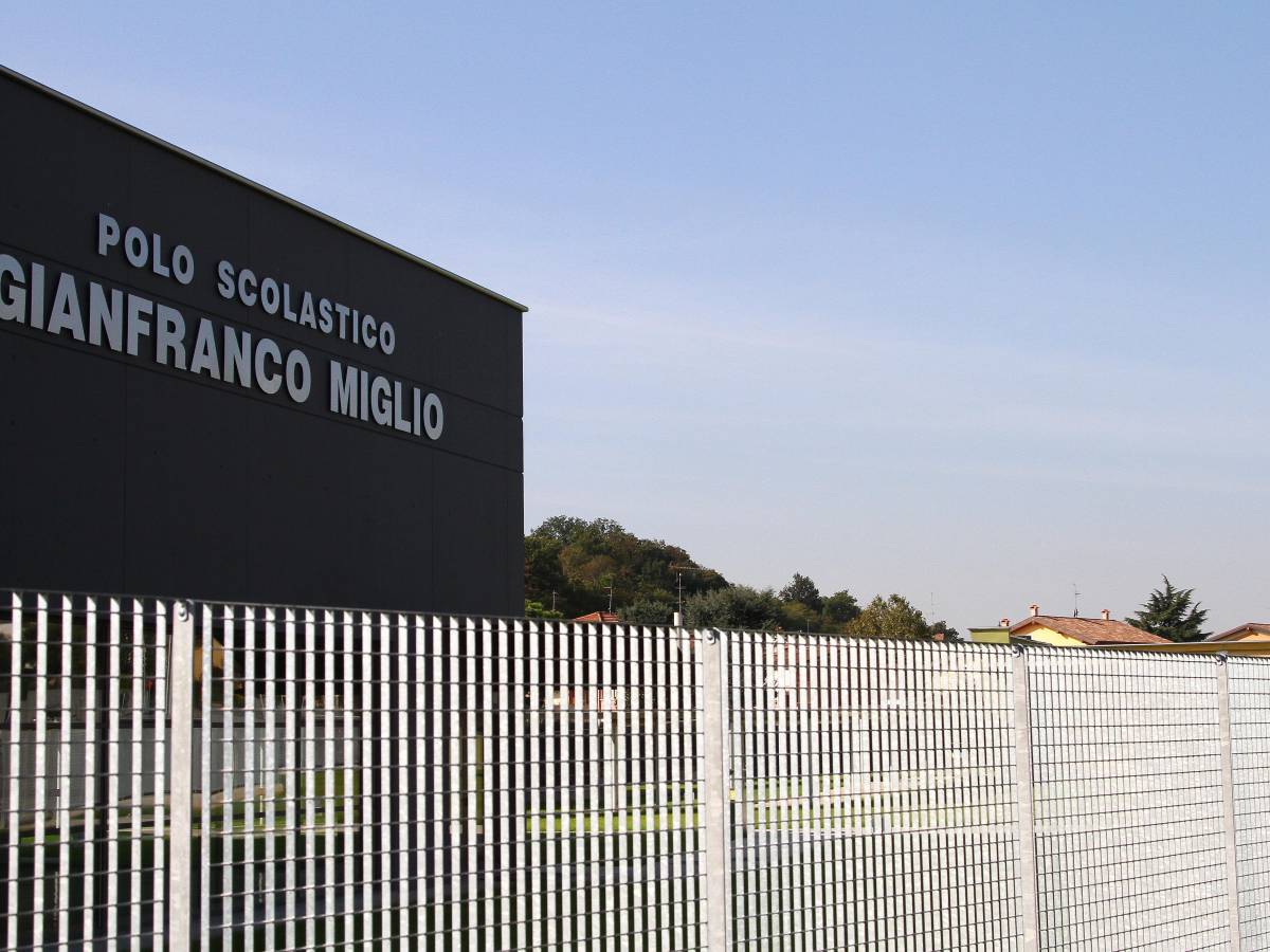 Il sindaco di sinistra cancella Gianfranco Miglio da Adro. Ira della Lega: "Ignorante e codardo"