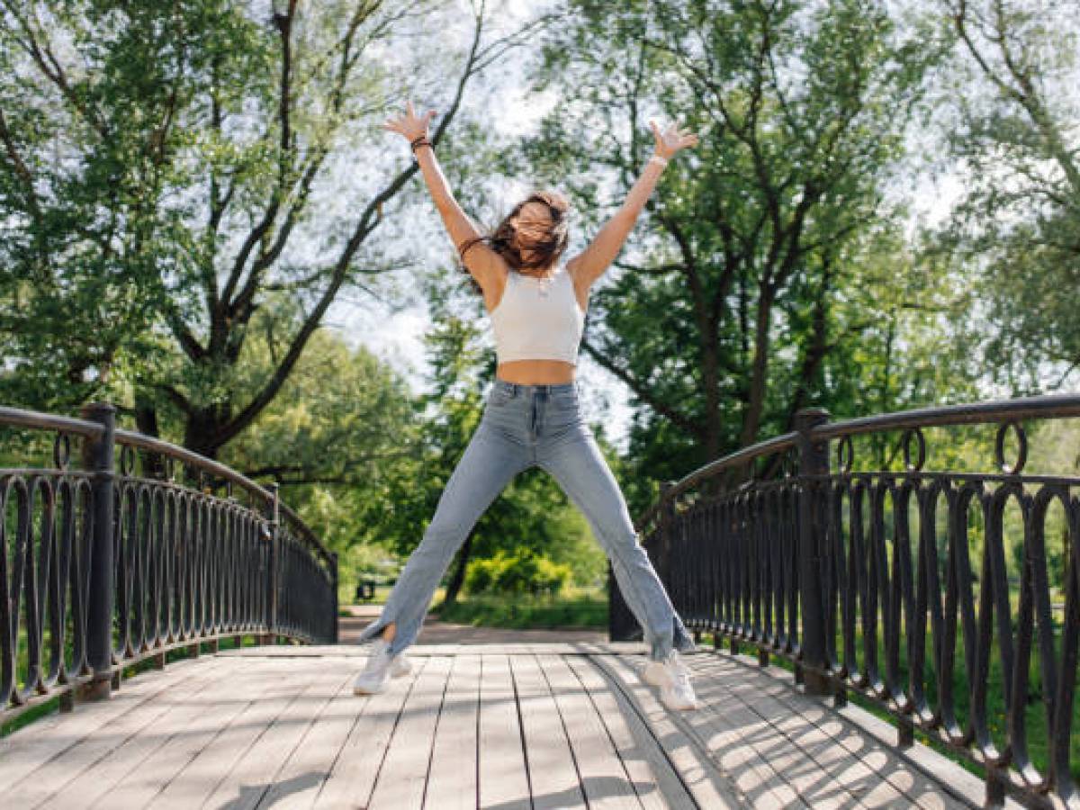 jeans skinny la tendenza in vista dell autunno gli outfit imperdibili a 50 anni