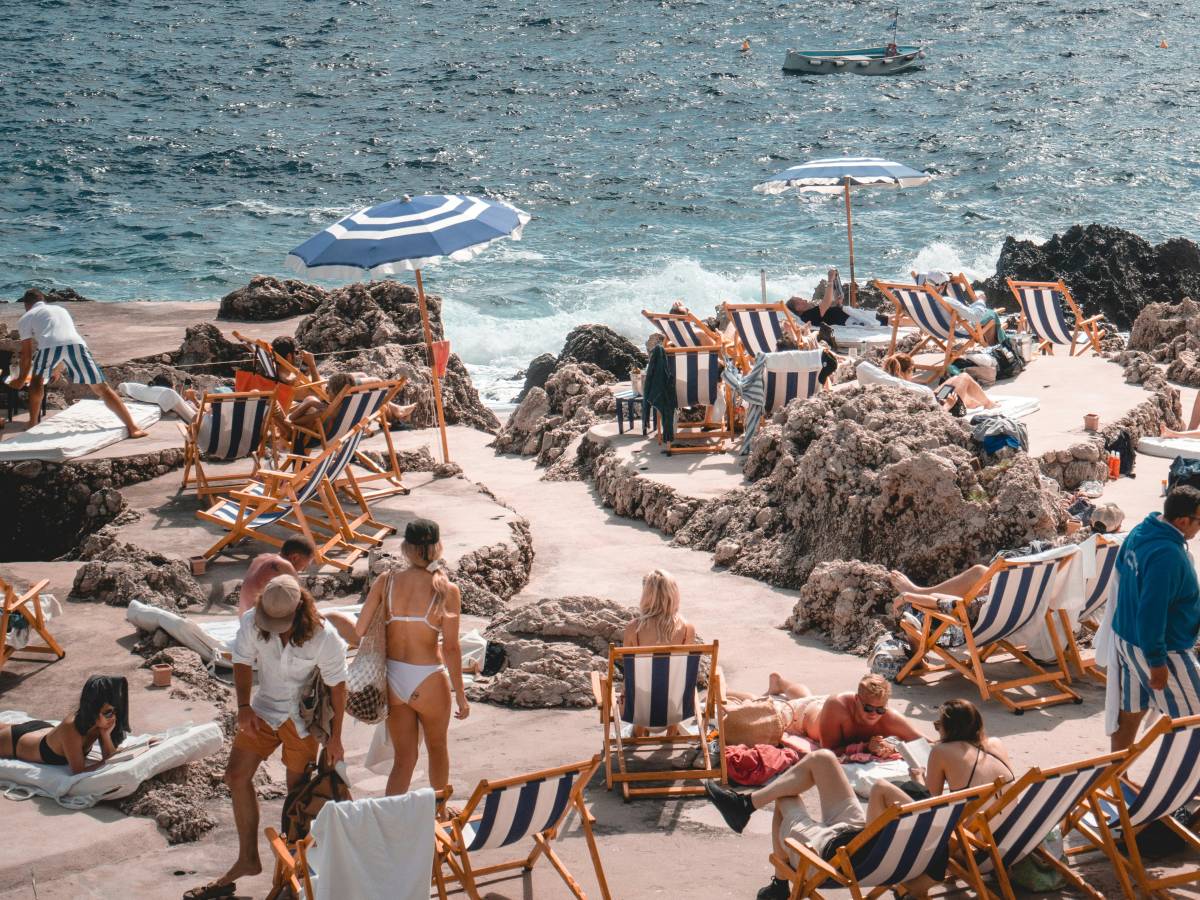 Le fake news sulle spiagge deserte Le fake news sulle spiagge deserte
