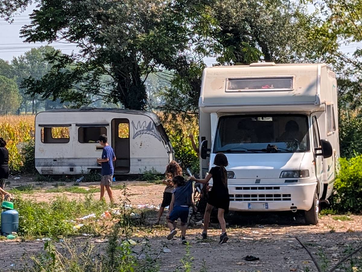 l autobus da milano e il nascondiglio nel campo nomadi di torino cos236 sono stati trovati i minori del caso de astis