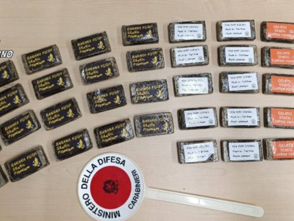 nascosti in una borsa frigo 4 chili di hashish due 20enni arrestati a portoferraio