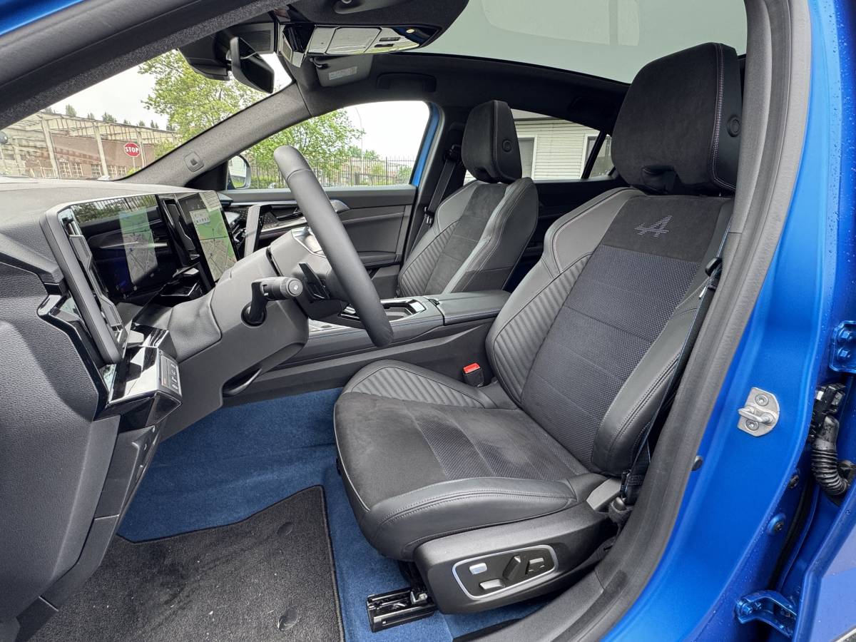 Renault Rafale plug-in: guarda la gallery del suv da 300 CV 18