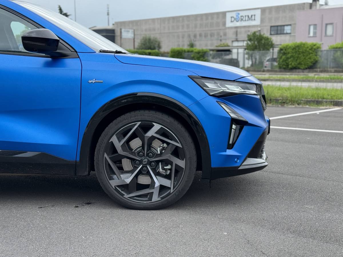 Renault Rafale plug-in: guarda la gallery del suv da 300 CV 3
