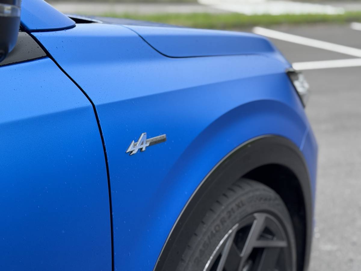 Renault Rafale plug-in: guarda la gallery del suv da 300 CV 4