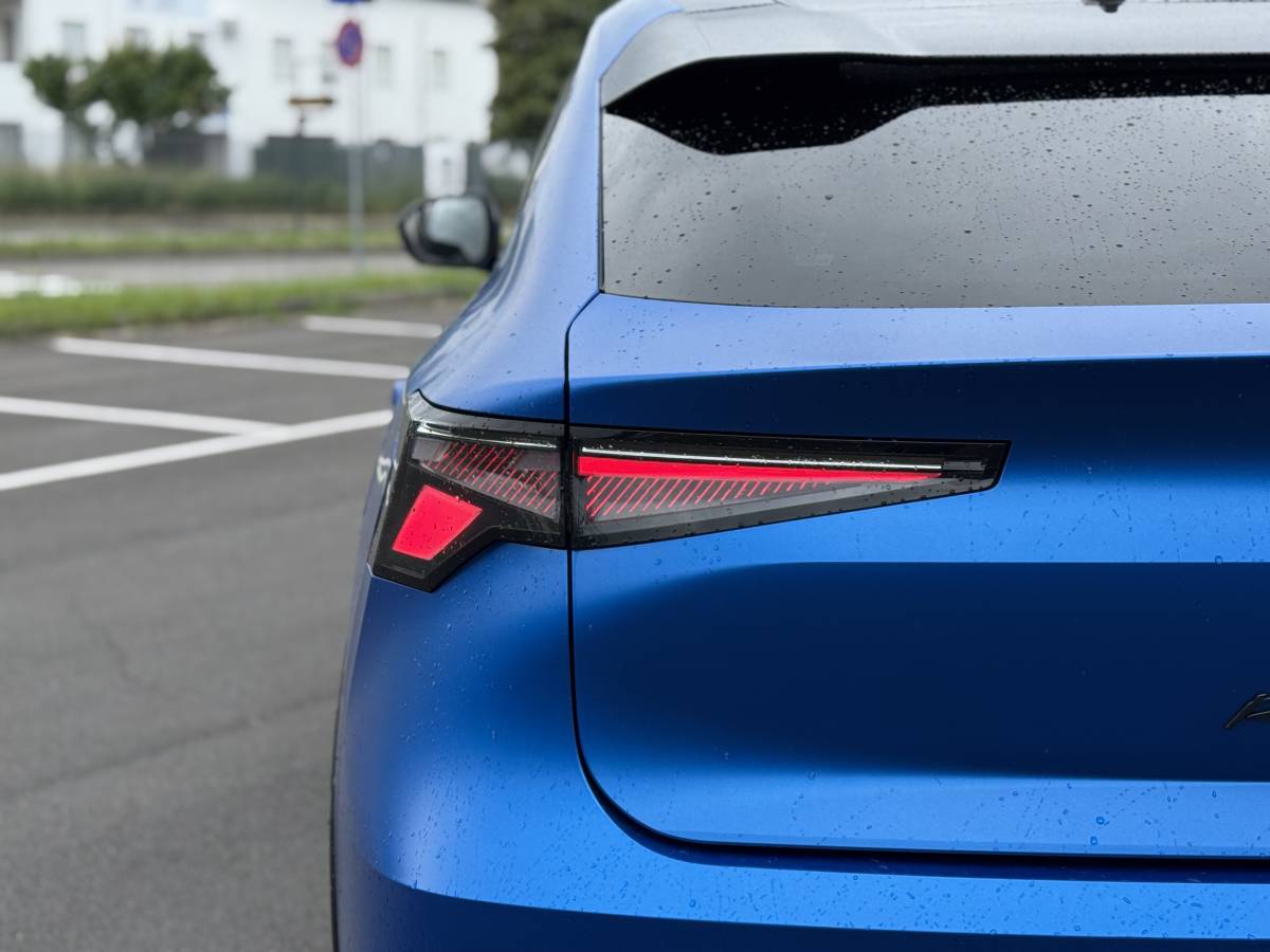 Renault Rafale plug-in: guarda la gallery del suv da 300 CV 7